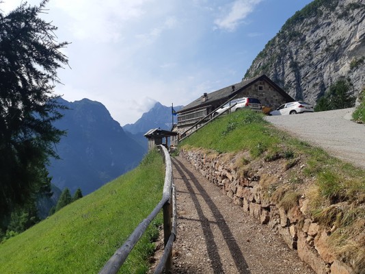 La posizione Rifugio Casera Mela Erto e Casso (Piancavallo e Dolomiti Friulane)