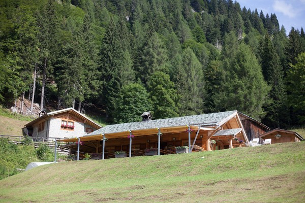 Foto esterno Rifugio La Suita