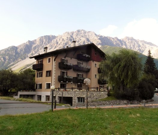 Foto estiva di presentazione Hotel Alpi & Golf