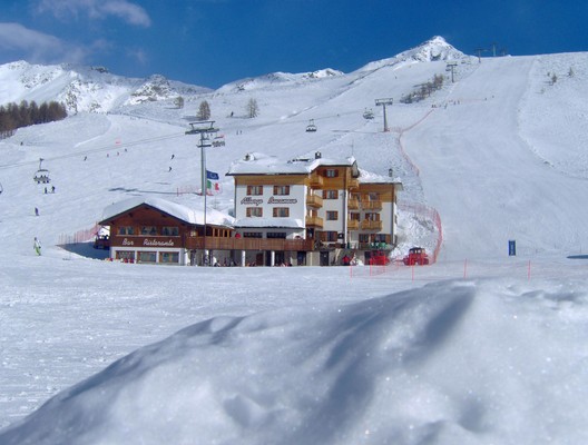 Foto esterno Albergo Bucaneve