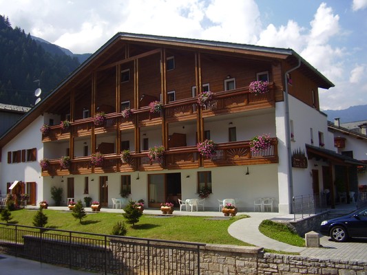 Foto Außenansicht Residence Baita dei Pini