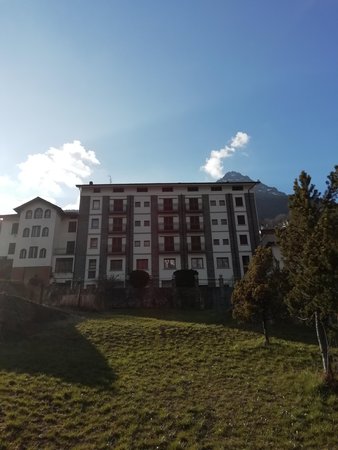 Foto esterno in estate Miramonti