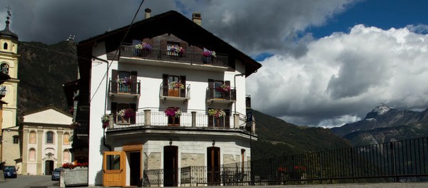 Foto Außenansicht Hotel Roseg