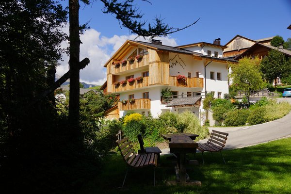 Foto esterno in estate Cresta