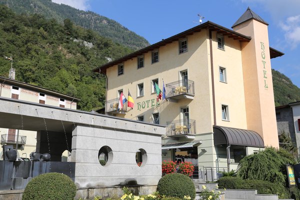 Photo exteriors in summer Hotel Garni Le Corti