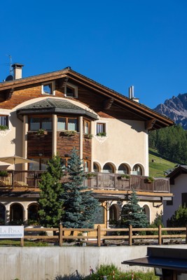 Foto Außenansicht Hotel Flora