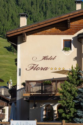 Foto Außenansicht Hotel Flora