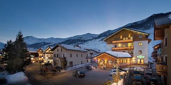 Foto Außenansicht Hotel Cervo