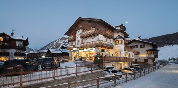 Foto esterno Hotel Crosal