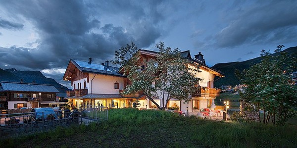 Foto Außenansicht Hotel Steinbock
