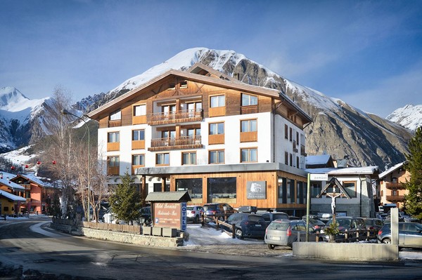 Foto Außenansicht Hotel Bernina