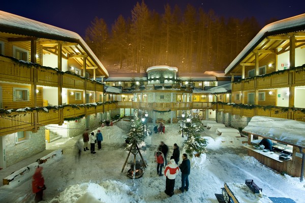 Photo exteriors Boscone Suite Hotel
