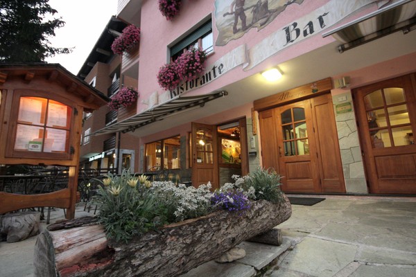 Foto esterno Hotel Soldanella