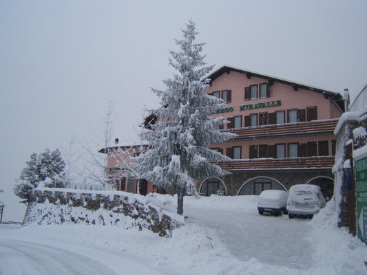 Foto esterno Albergo Miravalle