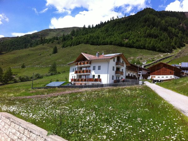 Foto esterno in estate Weisskugel