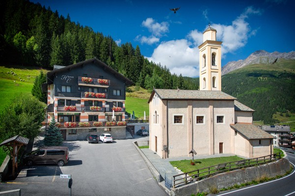Foto Außenansicht Hotel Cardo