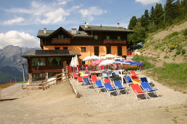 Foto Außenansicht Hütten-Hotel Chalet dei Rododendri
