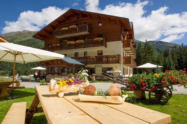Foto Außenansicht Hotel Cevedale