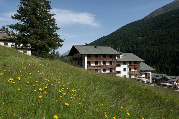 Foto Außenansicht Residence Ortles