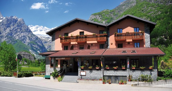 Foto Außenansicht Hotel Miramonti
