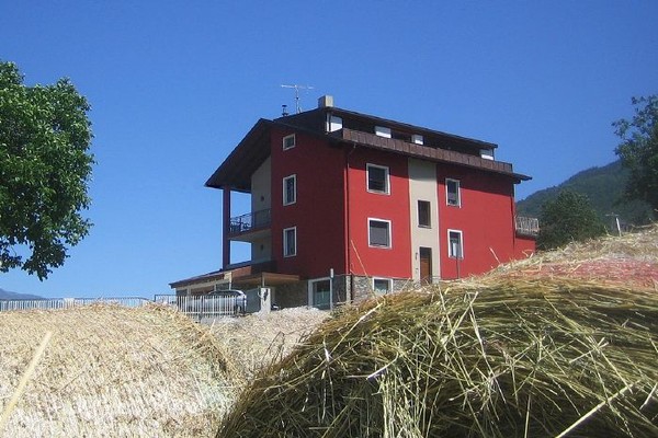 Foto Außenansicht Bauernhofspension Stella Orobica