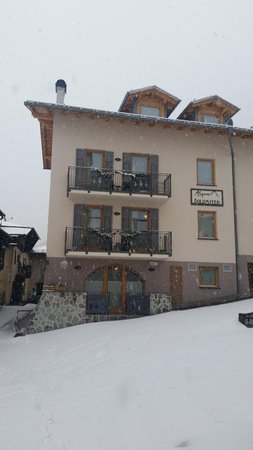 Foto Außenansicht im Winter Aparthotel Dolomites RTA