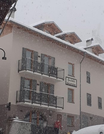 Foto Außenansicht im Winter Aparthotel Dolomites RTA