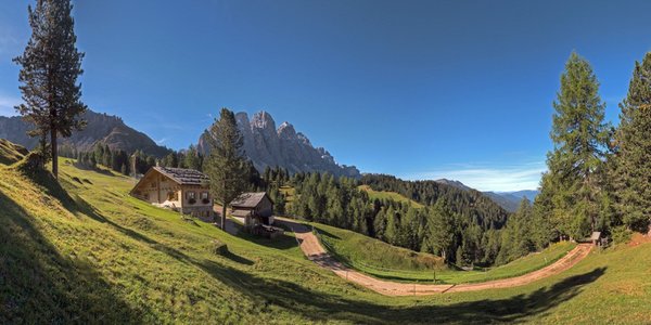 Position Alpine farm Kaserill Alm Valley Funes / Villnösser Tal