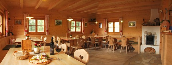 The restaurant Valley Funes / Villnösser Tal Alpine farm Kaserill Alm