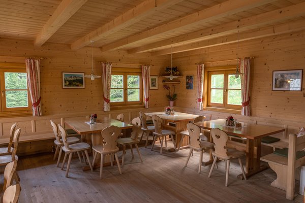 The restaurant Valley Funes / Villnösser Tal Alpine farm Kaserill Alm