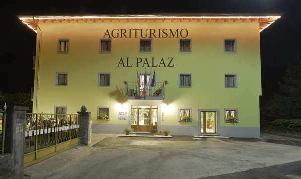 Foto esterno in inverno Al Palaz