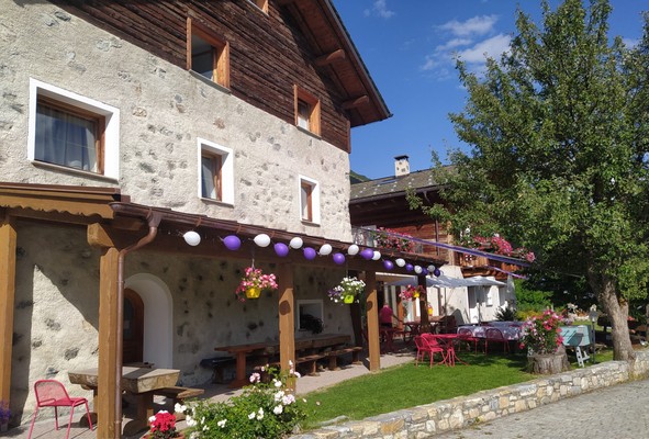 Foto esterno Pensione in agriturismo Raethia