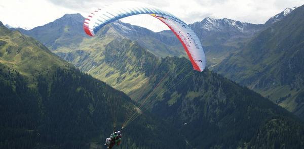Photo exteriors in summer Paraglider and Snowboarder Gabriel Rainer