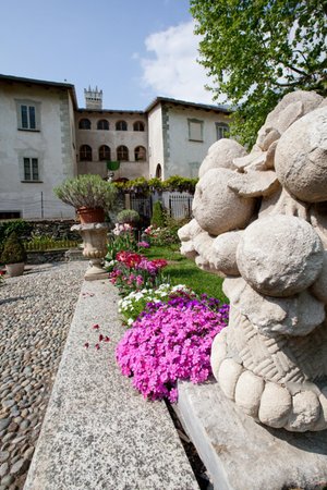 Foto esterno in estate Palazzo Lambertenghi
