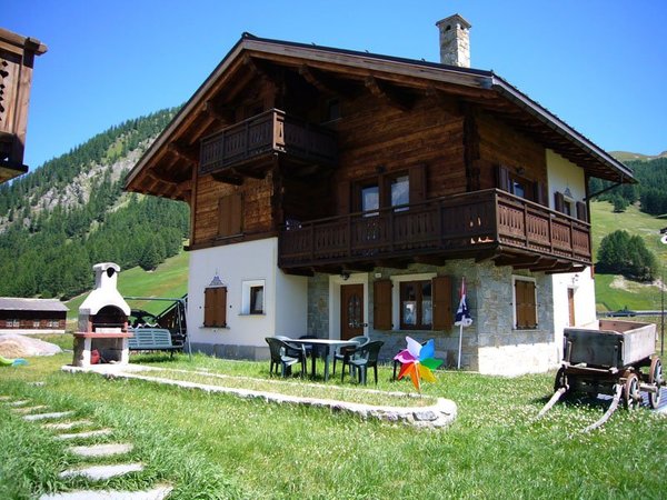 Foto esterno in estate Casa Mara e Marco