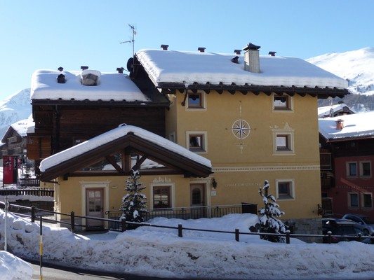 Foto Außenansicht Ferienwohnungen Chalet Mottolino