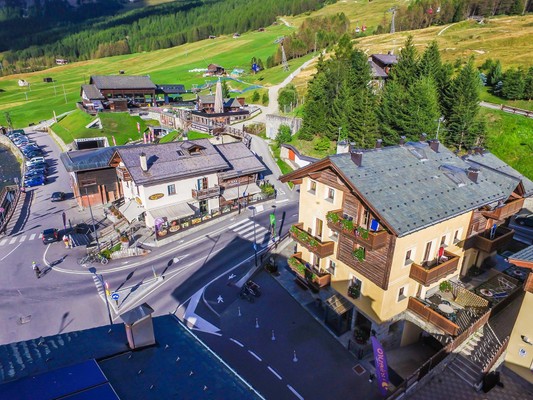 Foto Außenansicht Ferienwohnungen Chalet Mottolino
