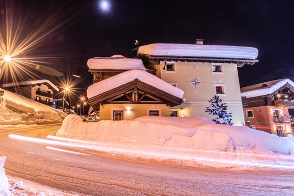 Foto Außenansicht Ferienwohnungen Chalet Mottolino