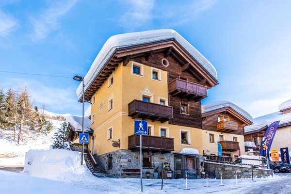 Foto Außenansicht Ferienwohnungen Chalet Mottolino