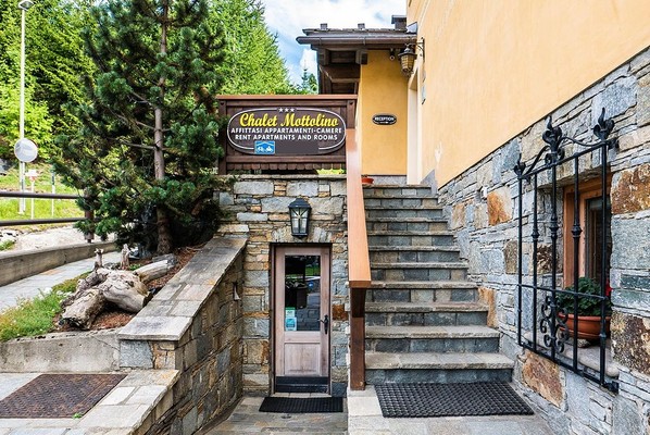 Foto Außenansicht Ferienwohnungen Chalet Mottolino