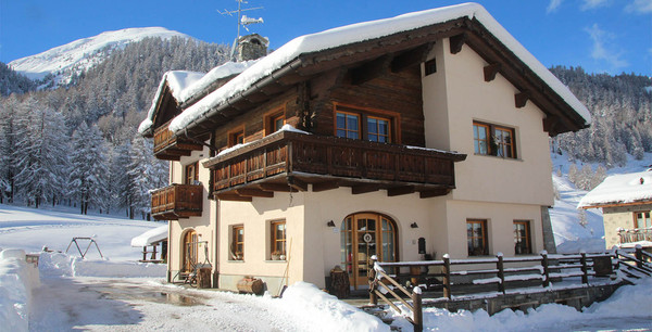 Foto Außenansicht Ferienwohnungen Chalet Martina