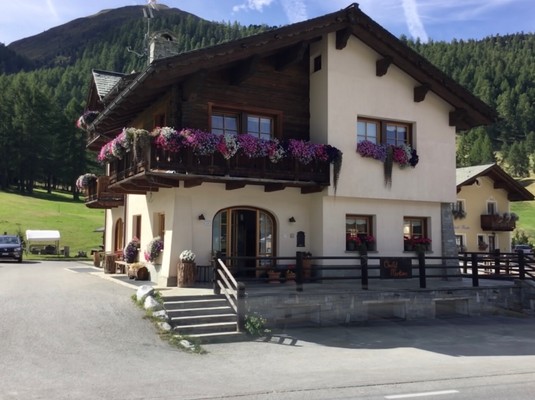 Foto Außenansicht Ferienwohnungen Chalet Martina