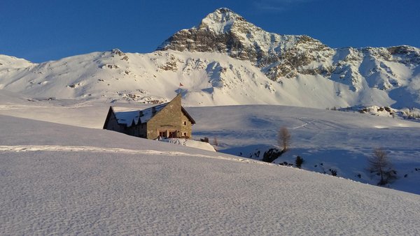 Winter presentation photo Mountain hut with rooms Ca Runcasch