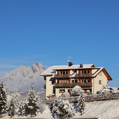 Foto Außenansicht Ferienwohnungen Ciasa Costadedoi