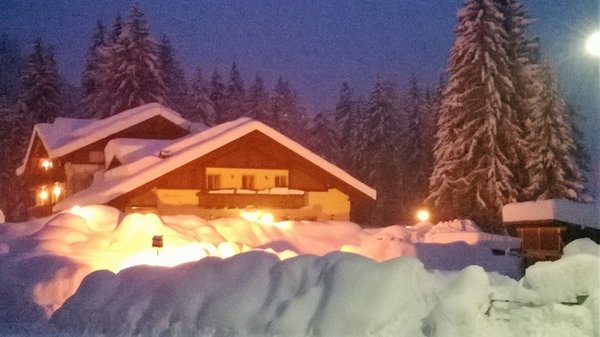 Foto esterno in inverno Baita Velon