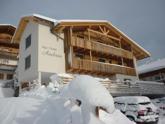 Foto Außenansicht Chalet Ambria Appartments