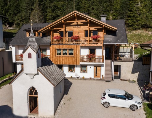 Foto Außenansicht Ferienwohnung La Ütia