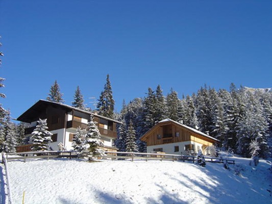 Foto Außenansicht Ferienwohnungen Les Pires