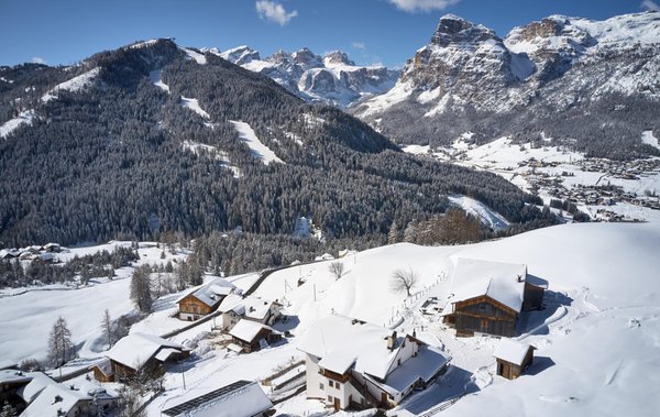 La posizione Appartamenti in agriturismo Lüch Rudiferia e La Morinara San Cassiano
