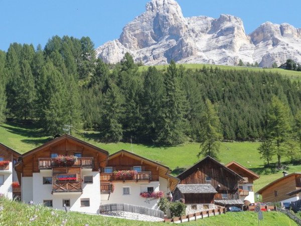 Position Apartments Montanara San Cassiano